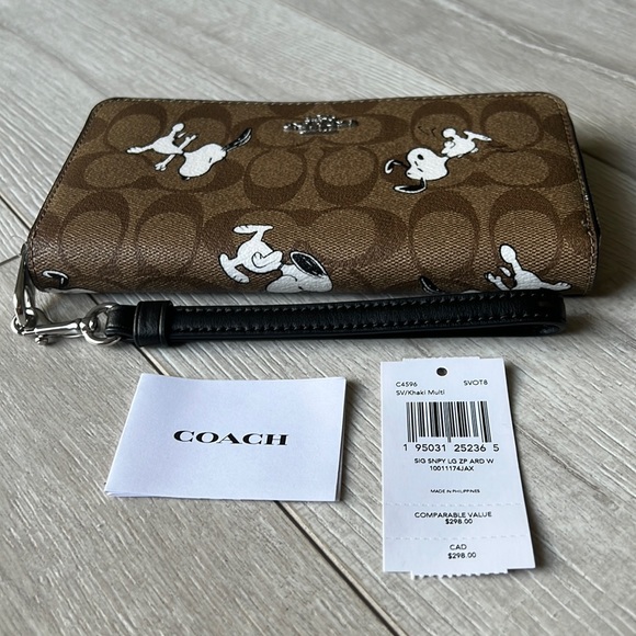 Coach X Peanuts Long Zip Around Wallet In Signature Canvas With Snoopy - Picture 12 of 12